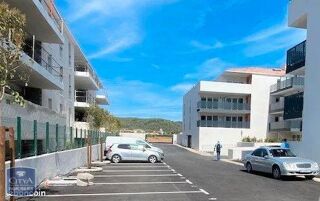  Parking / Garage à louer 