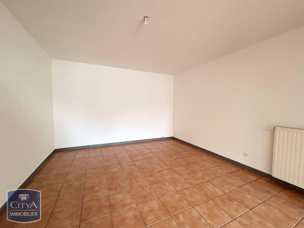 À LOUER : Maison T7 située à Denain, dans le département....