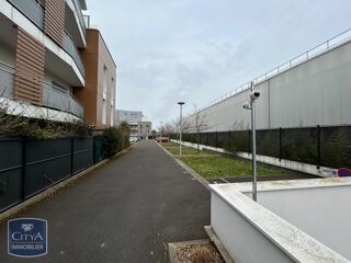  Parking / Garage à louer 