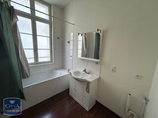  Appartement à louer 3 pièces 79 m²