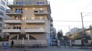  Parking / Garage à louer 