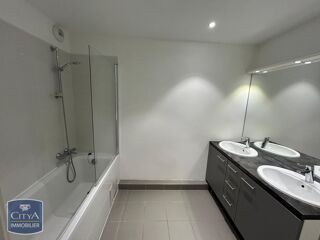  Appartement à louer 3 pièces 75 m²