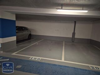  Parking / Garage à louer 