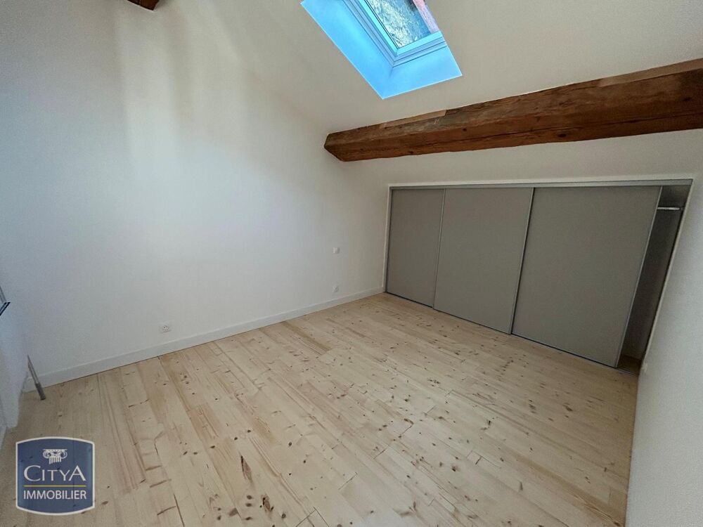 À louer : Charmant appartement T2 en duplex situé à Vill....