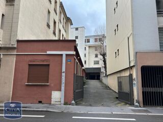  Parking / Garage à louer 