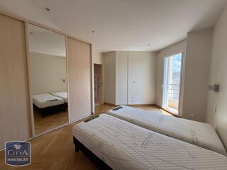  Appartement à louer 5 pièces 246 m²
