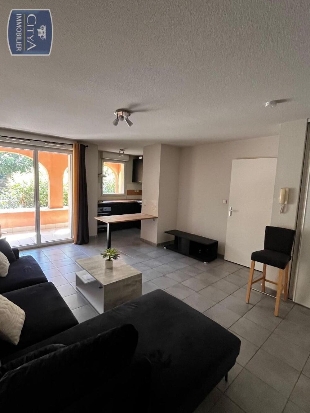 APPARTEMENT 2 PIECES - MEUBLÉ - TERRASSE - PARKING - MAR....