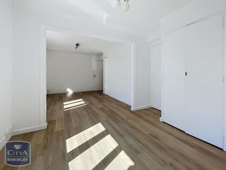  Appartement à louer 3 pièces 65 m²