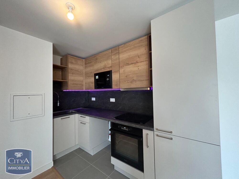 Appartement T3 au 3ème étage avec terrasse : séjour cuis....
