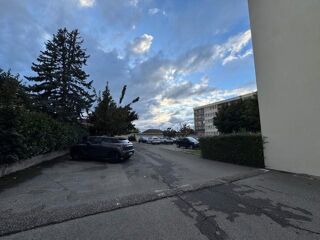  Parking / Garage à louer 