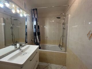  Appartement à louer 4 pièces 81 m²