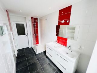  Appartement à louer 3 pièces 85 m²
