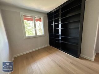  Appartement à louer 4 pièces 66 m²