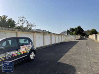  Parking / Garage à louer 