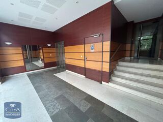 Parking / Garage à louer 