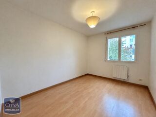 Appartement à louer 4 pièces 85 m²