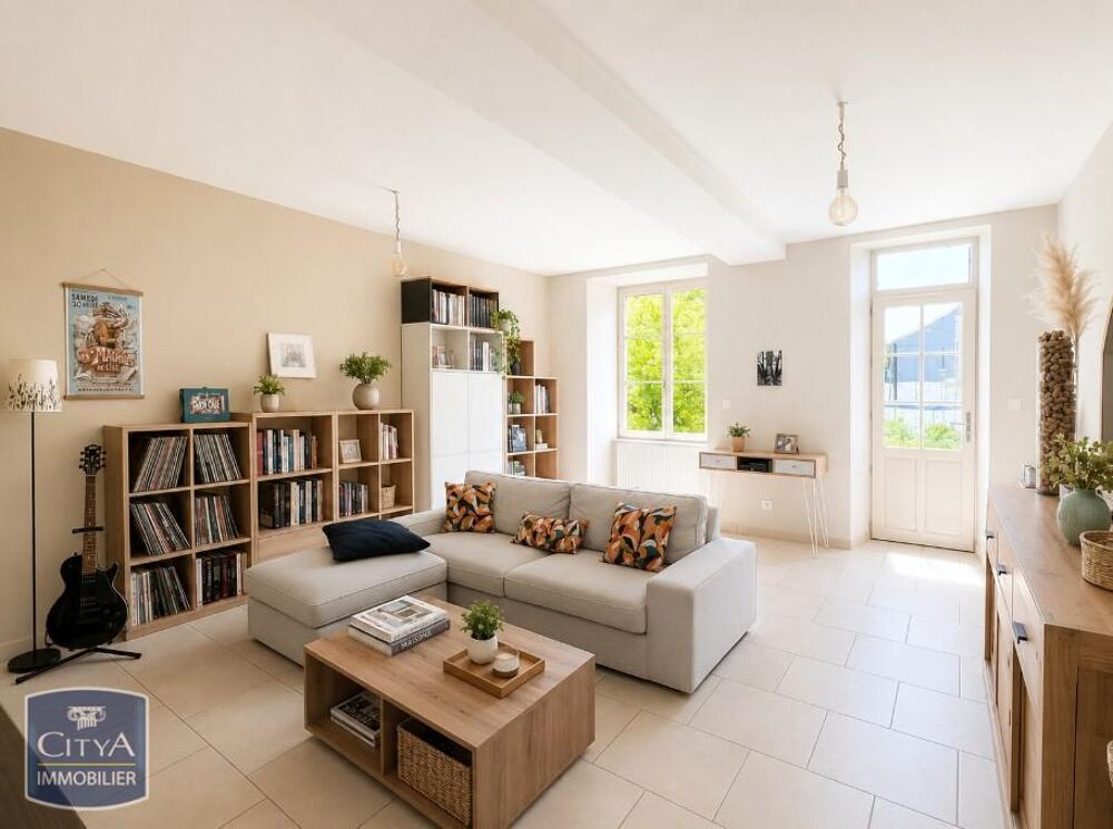 À LOUER : Maison de campagne T5 située à Ligré, dans le ....