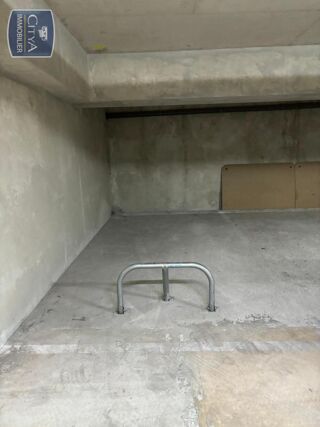  Parking / Garage à louer 
