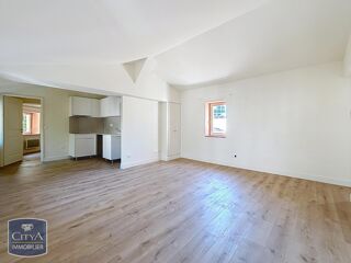  Appartement à louer 4 pièces 77 m²