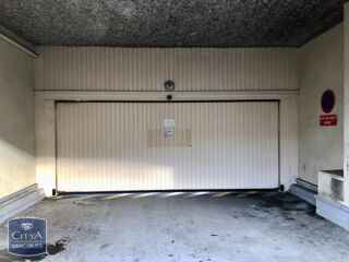  Parking / Garage à louer 