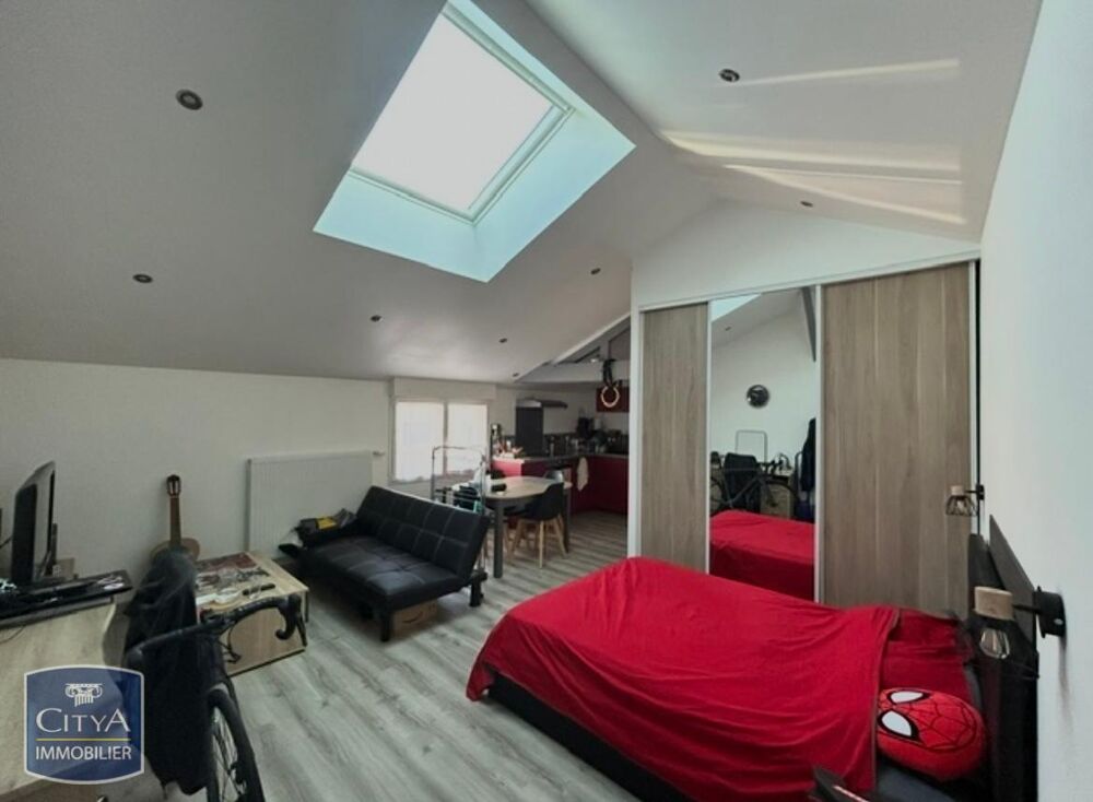 À LOUER : Appartement T1 rénové et meublé situé à Cholet....