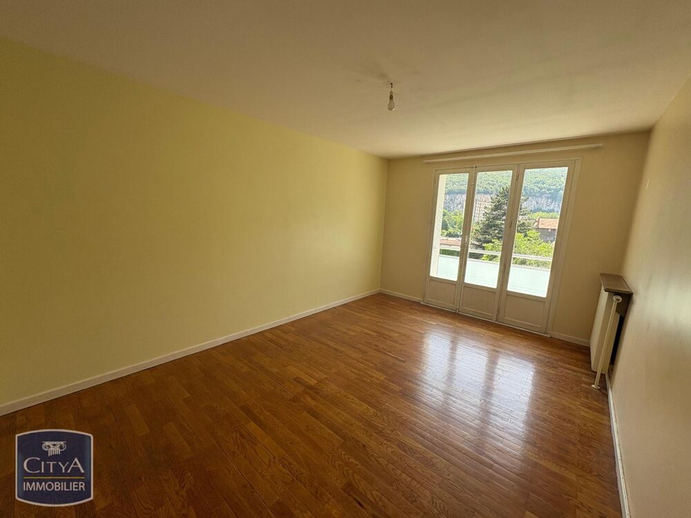 À LOUER : Appartement T4 à Fontaine, dans le département....