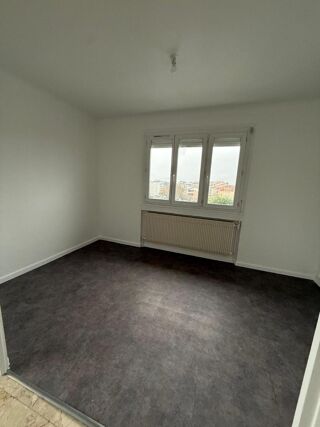  Appartement à louer 4 pièces 80 m²
