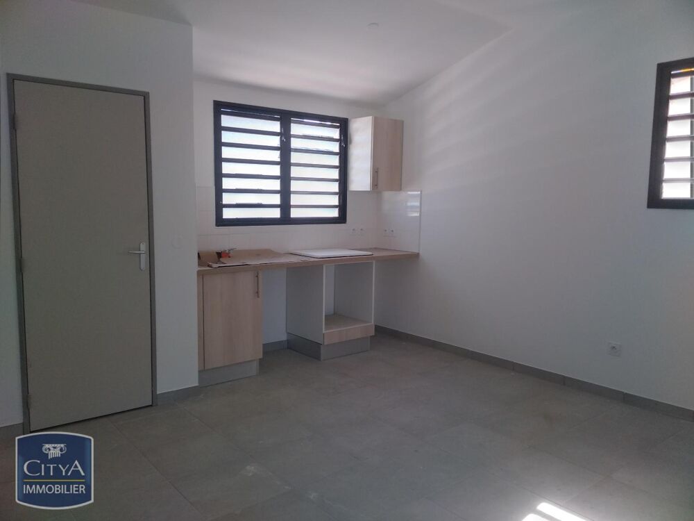 location Appartement - 1 pièce(s) - 28 m² Saint-Pierre (97410)