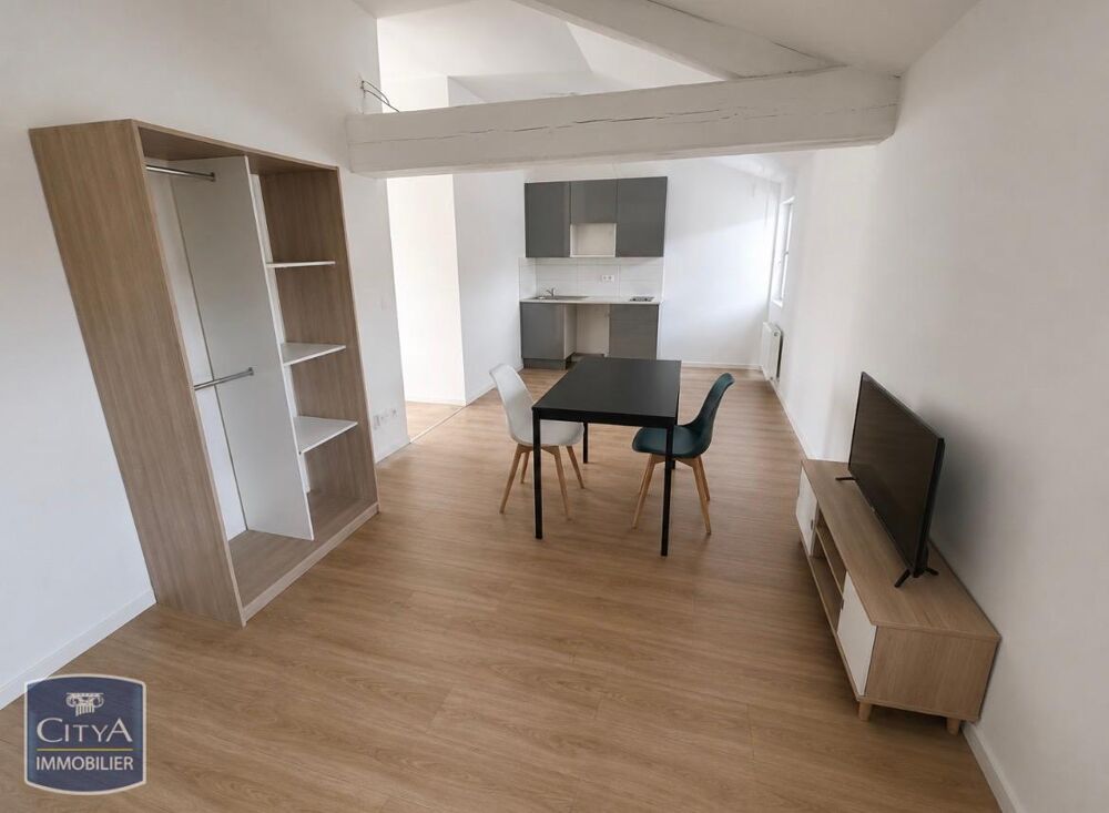 A louer grand studio meublé de 30m². Situé dans le vieux....