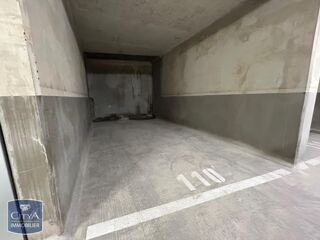  Parking / Garage � louer 