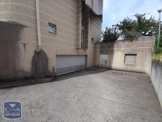  Parking / Garage à louer 