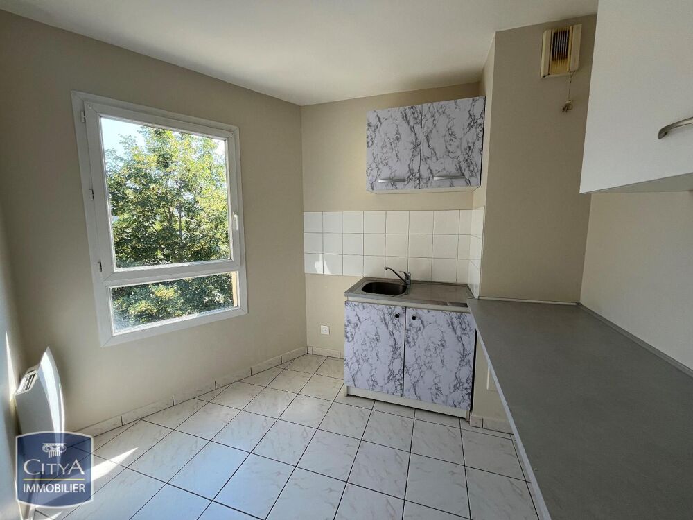 A LOUER - T2 PROCHE GARE Bel appartement de 2 pièces à C....