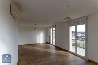  Appartement à louer 4 pièces 104 m²