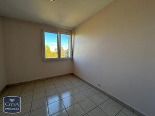  Appartement à louer 4 pièces 74 m²