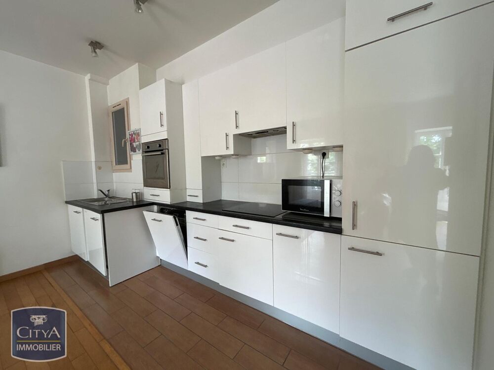 A LOUER : CENTRE VILLE Appartement T3 MEUBLE rénové à Br....