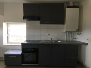  Appartement à louer 4 pièces 77 m²