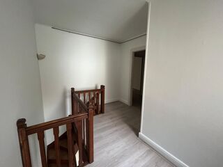  Appartement à louer 2 pièces 81 m²