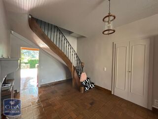  Appartement à louer 4 pièces 137 m²