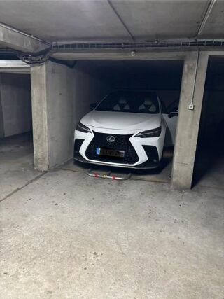  Parking / Garage à louer 
