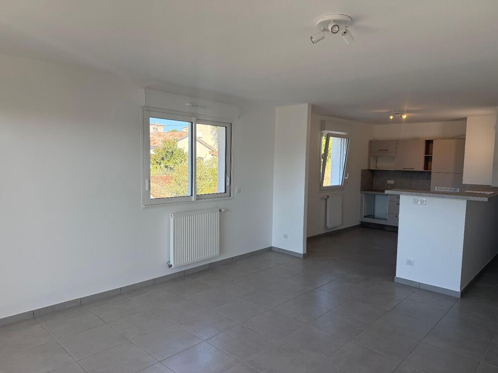 location Appartement - 3 pièce(s) - 82 m² Ucel (07200)