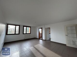  Appartement à louer 4 pièces 109 m²