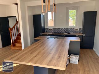  Appartement à louer 4 pièces 99 m²