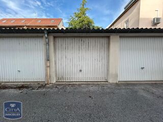  Parking / Garage à louer 