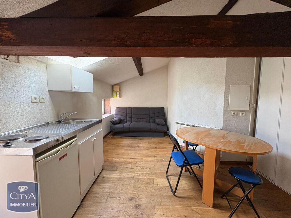 À LOUER : L'appartement, loué meublé, se trouve au 3ème ....