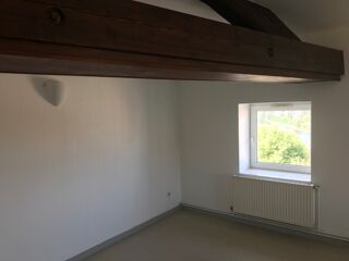  Appartement à louer 4 pièces 77 m²