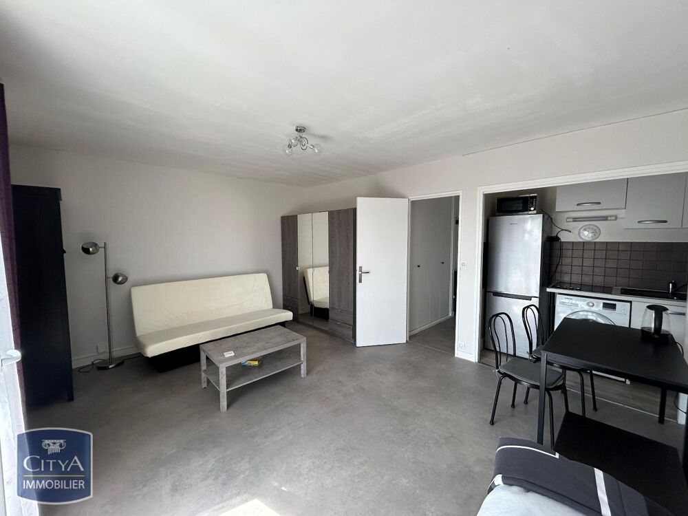 À LOUER - STUDIO MEUBLÉ AVEC BALCON - PROCHE PISCINE - J....