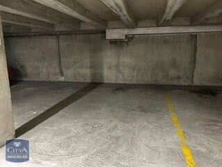  Parking / Garage à louer 