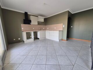  Appartement à louer 4 pièces 101 m²