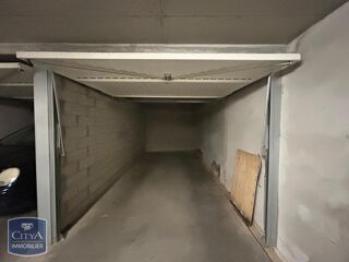  Parking / Garage à louer 