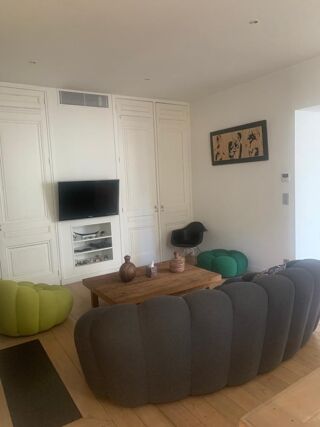  Maison à louer 8 pièces 209 m²
